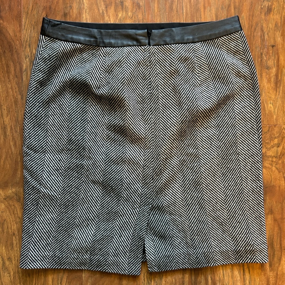 Chevron Herringbone Pencil  Skirt Banana Republic Women’s Size 8 - Picture 6 of 9